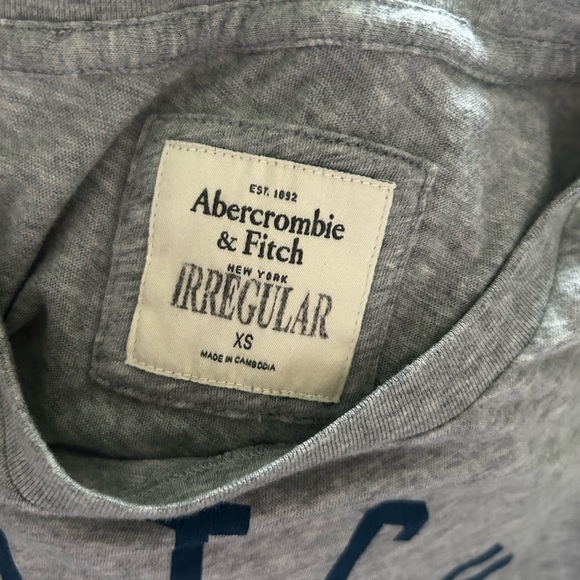 Y2K Abercrombie & Fitch XS Gray Short Sleeve Tee - Picture 2 of 4